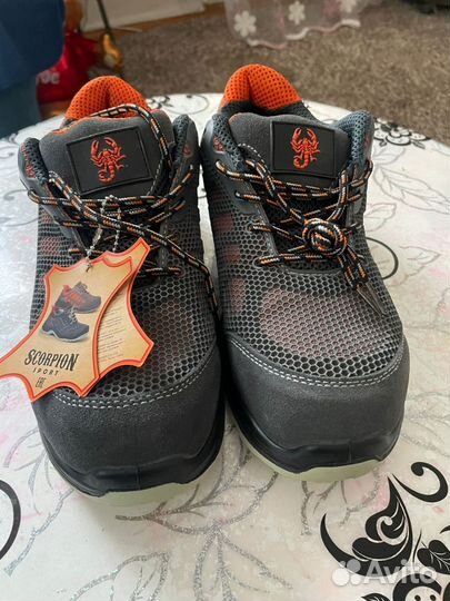 Кроссовки защитные 43