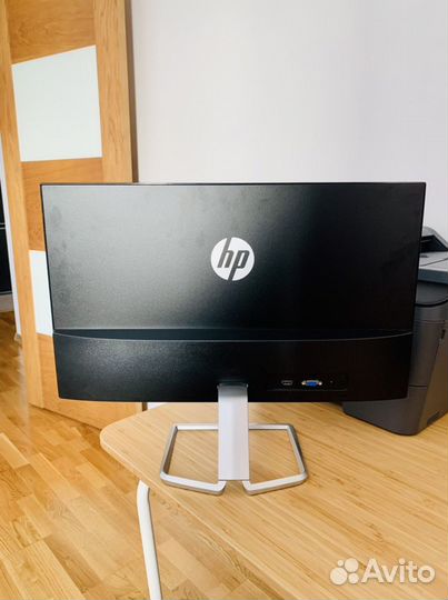 Монитор HP диагональю 24 дюйма