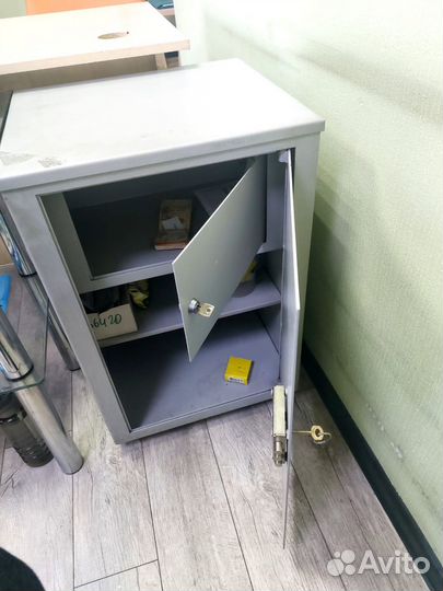 Сейф металлический