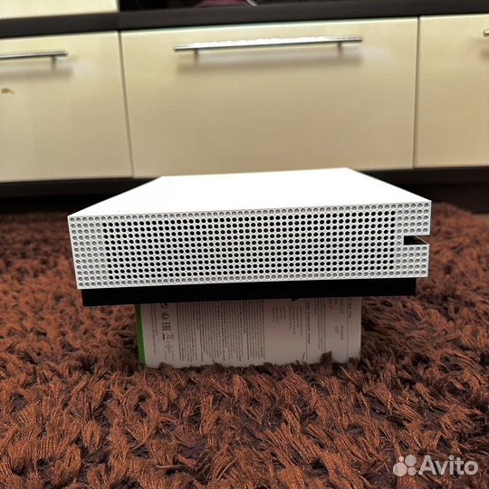 Xbox One s 2 геймпада 1tb