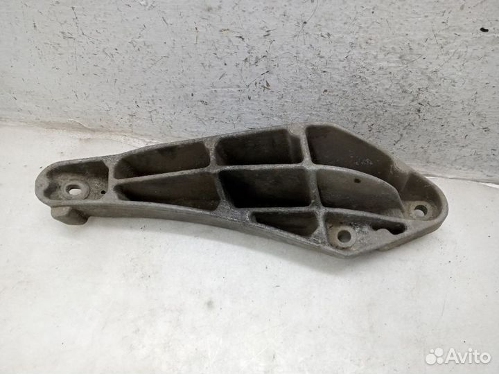 Кронштейн двигателя volkswagen transporter T2 Правый