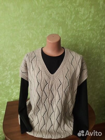 Жилет вязаный