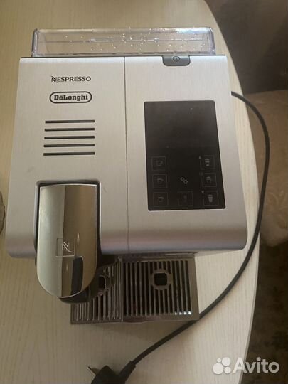 Кофемашина капсюльная Delonghi EN750mb