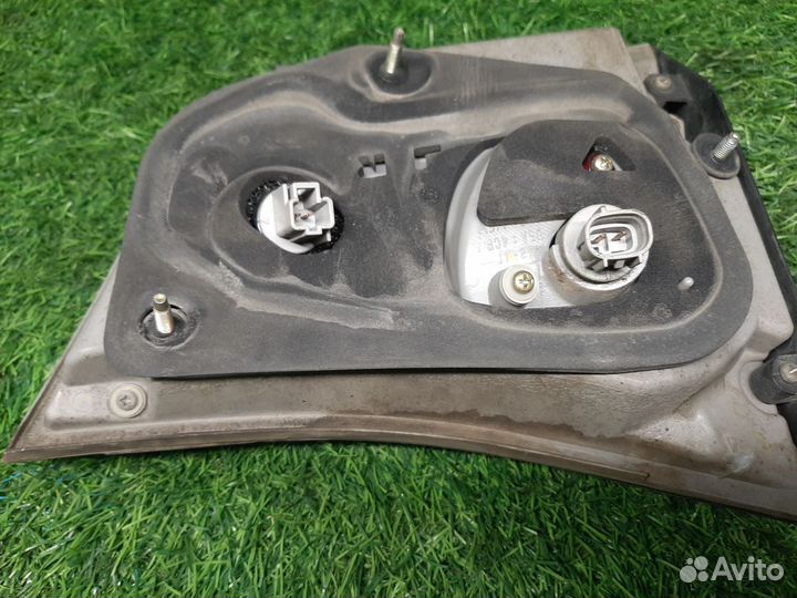 В наличии: Фонарь задний левый Lexus RX300