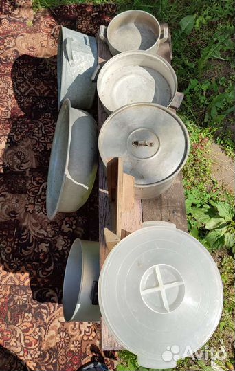 Кастрюли,тазы, бак и бидоны для хозяйства б/у
