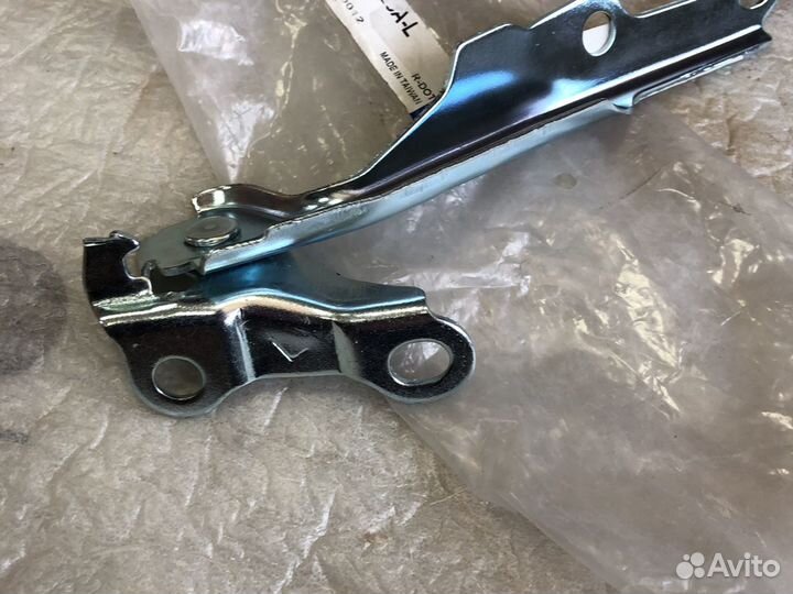 Петля капота левая Toyota Yaris Echo 2001-2005