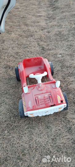 Педальная машинка