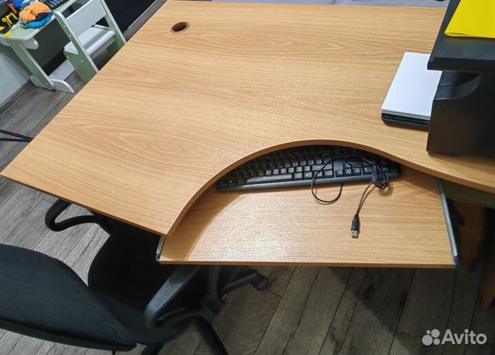 Стол офисный