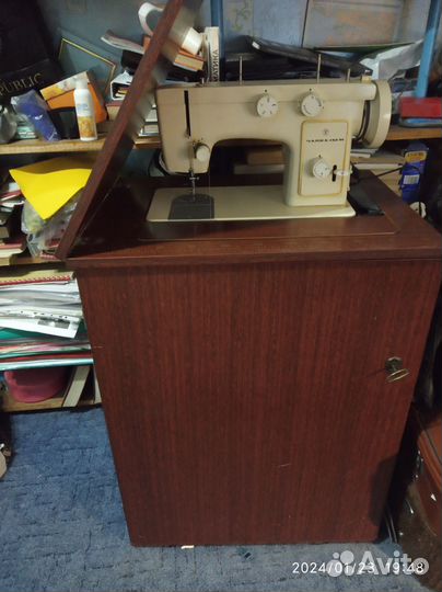 Швейная машина Чайка 142м бу