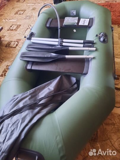 Продам новую надувную лодку Барс 240