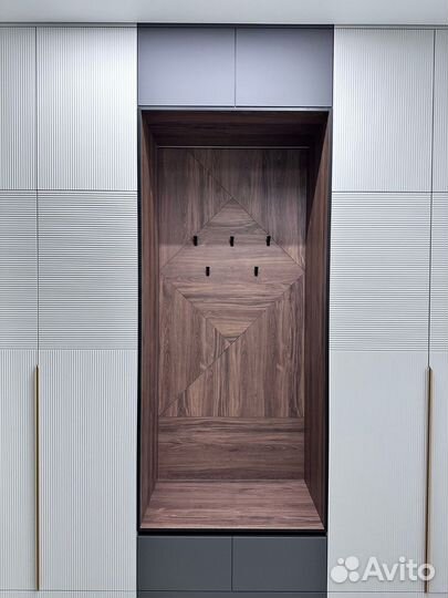 Прихожая в потолок