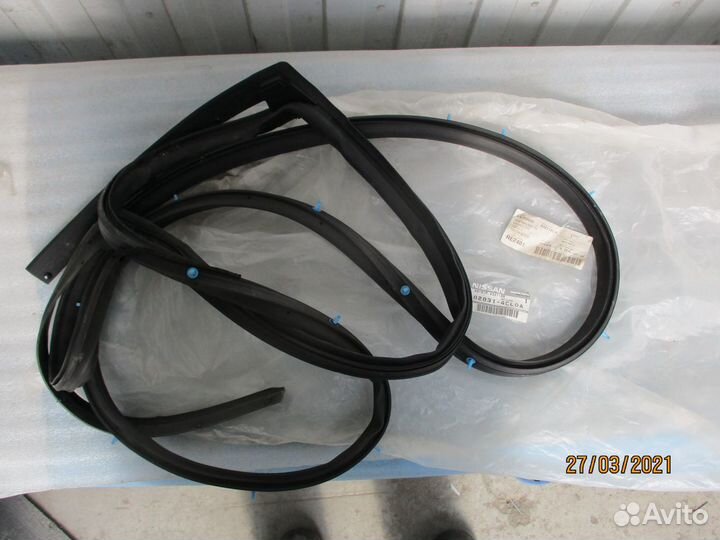 Уплотнитель двери задний левый Nissan X-Trail T32