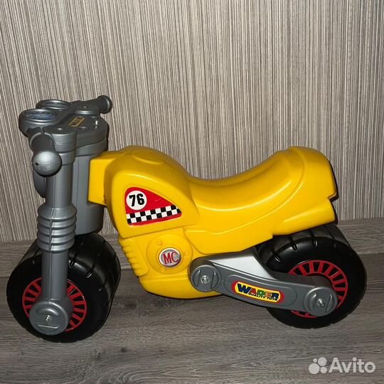 Детский мотоцикл Wader, желто-серый