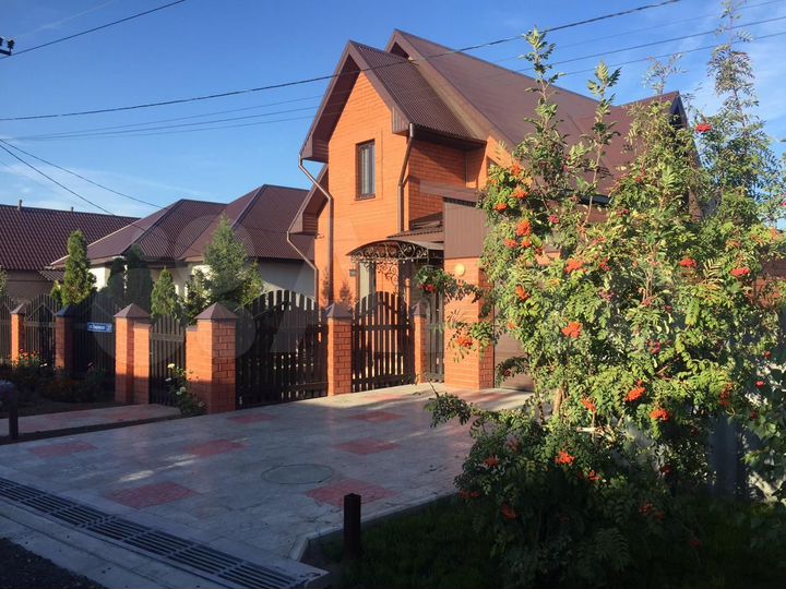 Дом 207 м² на участке 6 сот.