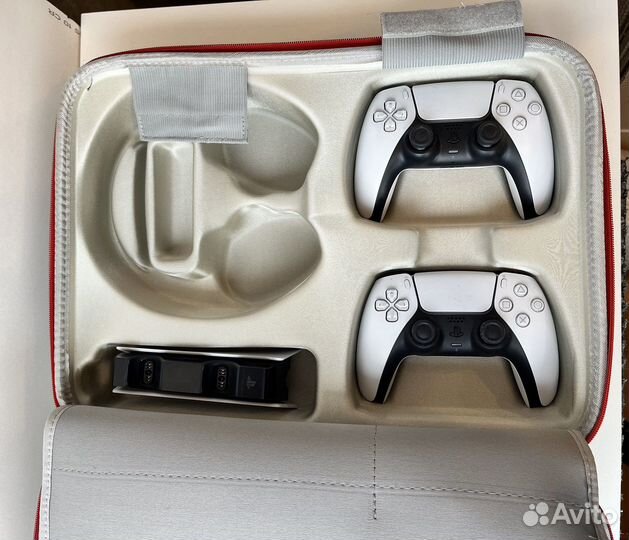 Сумка-кейс черного цвета для PlayStation 5