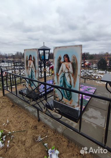 Красивые и долговечные памятники из стекла