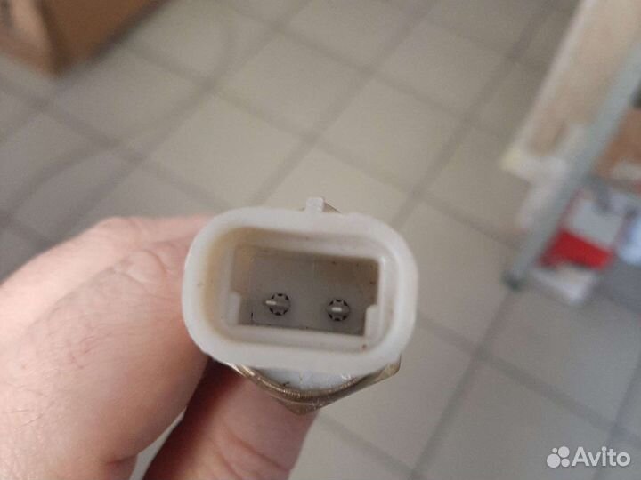 Датчик уровня тосола Detroit Diesel 23520380