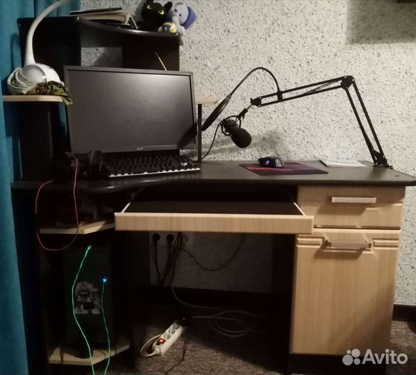 Компьютерный стол