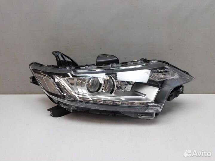 Фара правая Mitsubishi Outlander