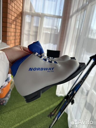 Беговые лыжи и ботинки