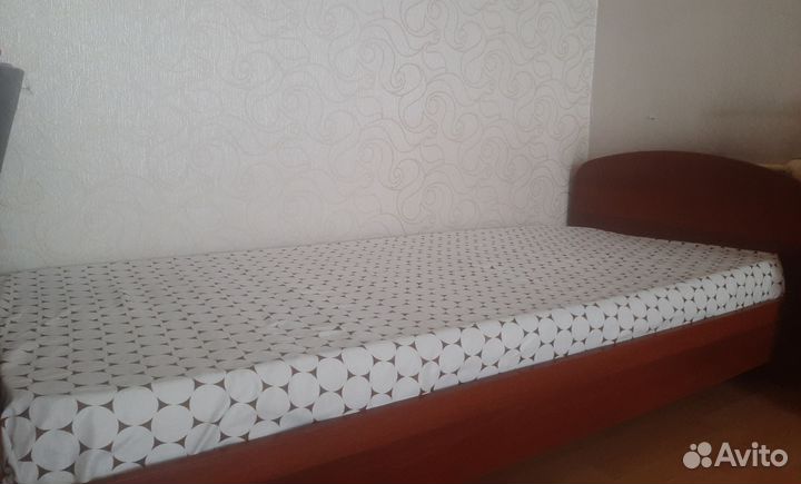 Кровать односпальная с матрасом