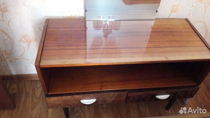 Трюмо с зеркалом бу