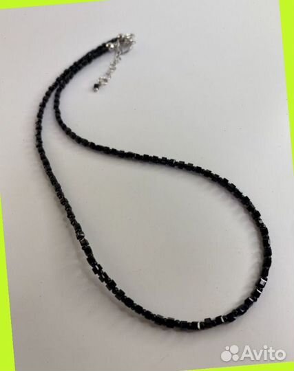 Мелкие черные бусы стекло кубик 44 см