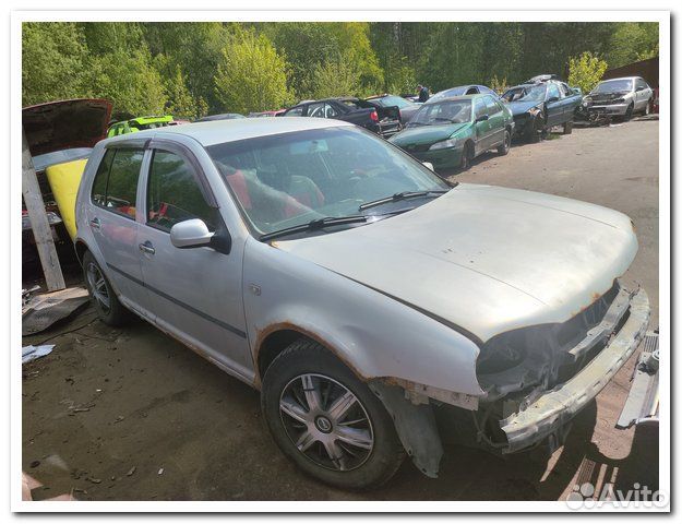 Volkswagen Golf IV 2000г. (разбор по запчастям)