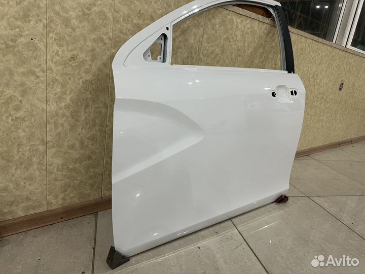 Дверь передняя левая vesta