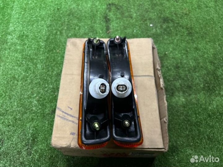 Повторитель поворота в бампер передний Toyota