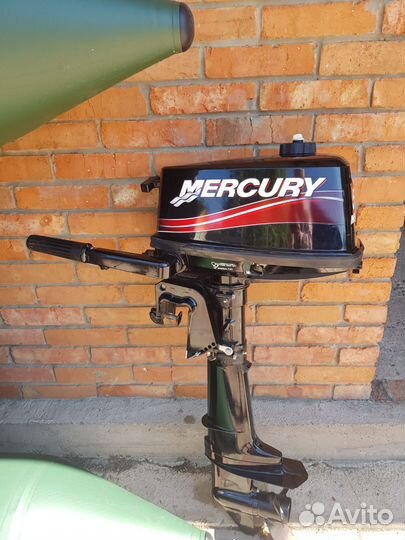 Лодочный мотор с лодкой