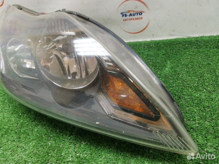 Фара галогеновая передняя правая Ford Focus 2