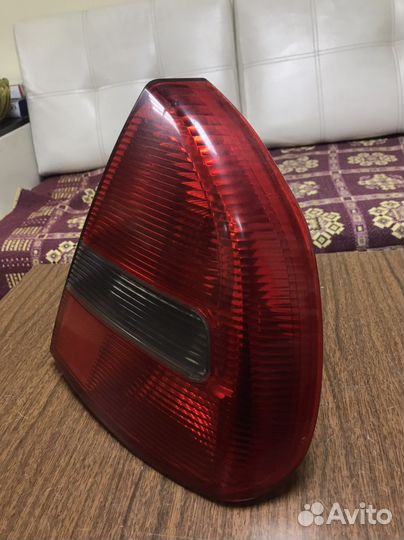 Фонарь правый наружный Mitsubishi Carisma DA