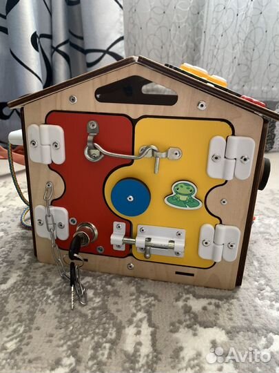 Бизиборд домик