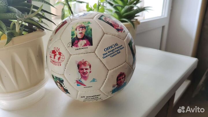 Футбольный мяч с автографами сборной РФ на чм 1994