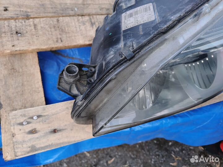Фара mercedes w204 левая с трещиной галоген