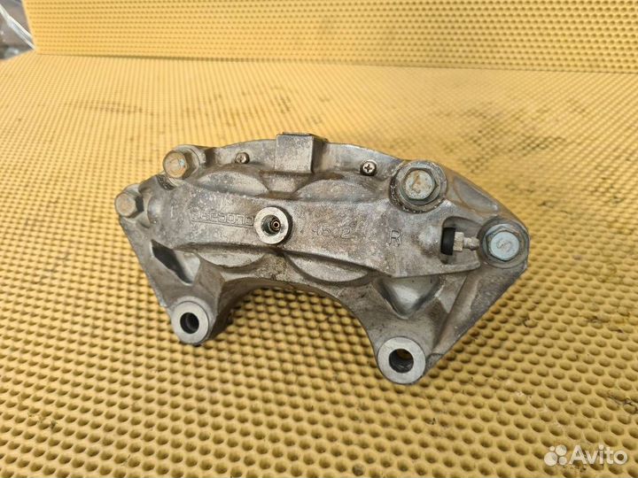 Суппорт akebono передний правый Infiniti Fx37S