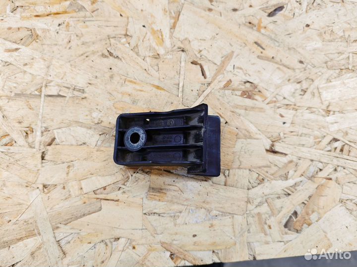 Кронштейн радиатора chevrolet aveo т300