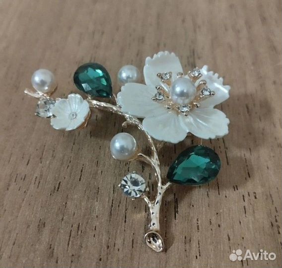 Броши в ассортименте. Жемчуг/ эмаль/ золочение