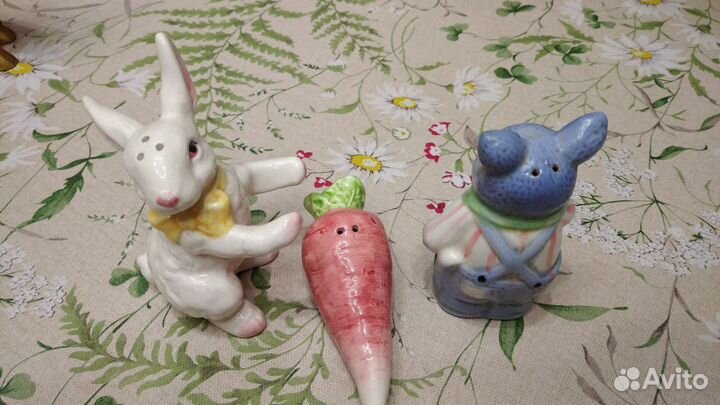 Лот: статуэтки и подсвечник