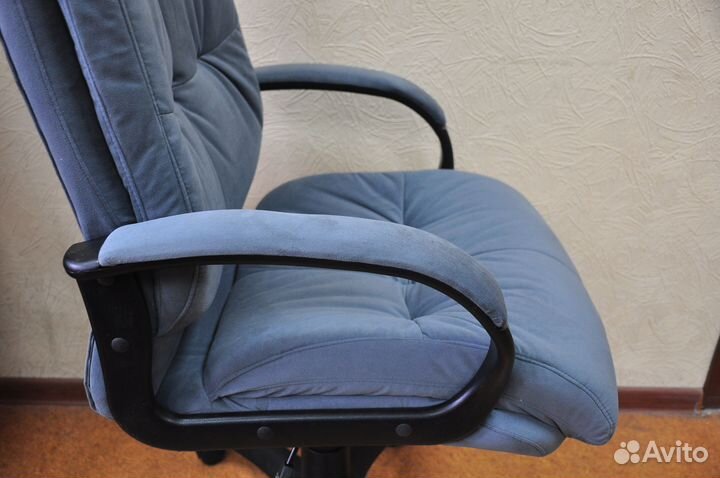 Офисное кресло 