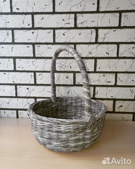 Корзина плетеная из бумажной лозы
