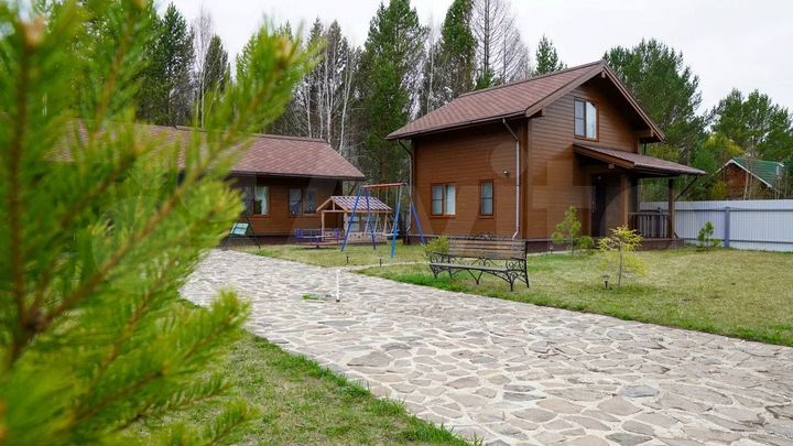 Коттедж 300 м² на участке 20 сот.