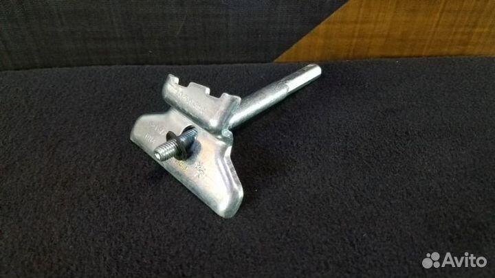 Крепление аккумулятора Volkswagen Touareg 7L BMV