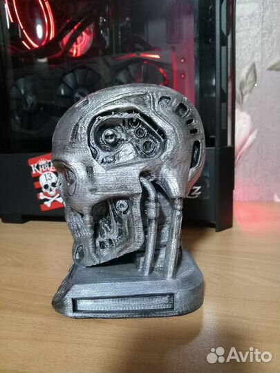 Голова терминатора T-800