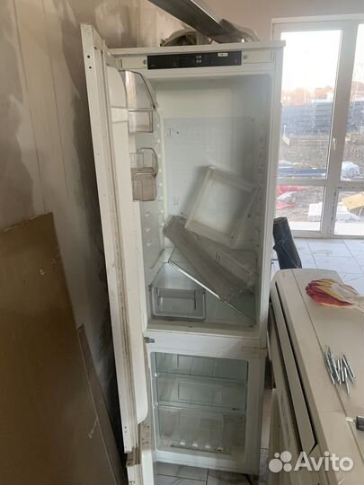 Встраиваемый холодильник