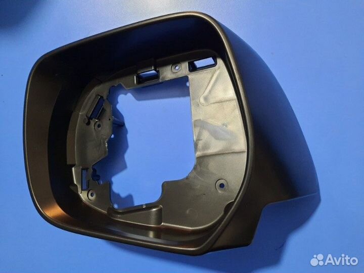 Корпус зеркало заднего вида левый Toyota Land