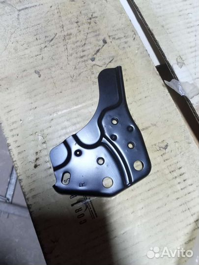 Кронштейн переднего крыла toyota avensis t270 прав