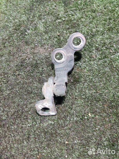 Петля двери передняя правая Ford Focus 1 1.8 eydk