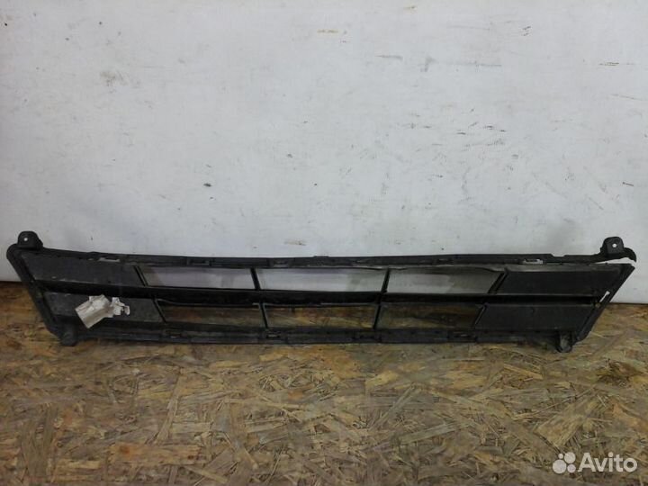 Решетка переднего бампера Hyundai Solaris 1 Restail